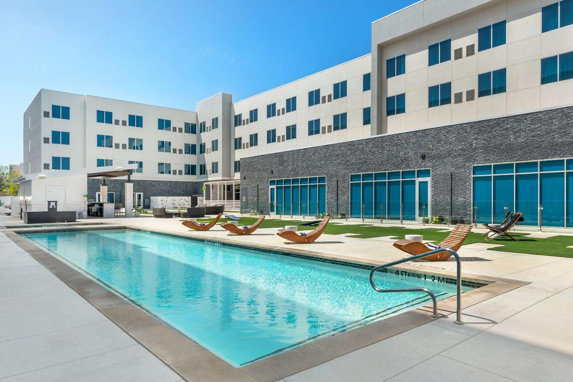 Cambria Hotel Waco University Riverfront Eksteriør billede